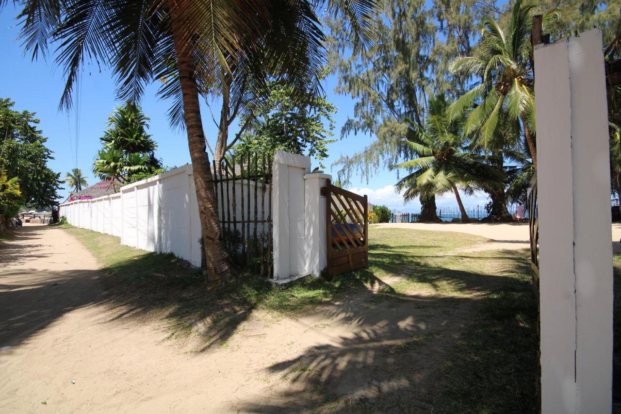 Villa Madirokely House Nosy Be à Ambatoloaka  Extérieur photo